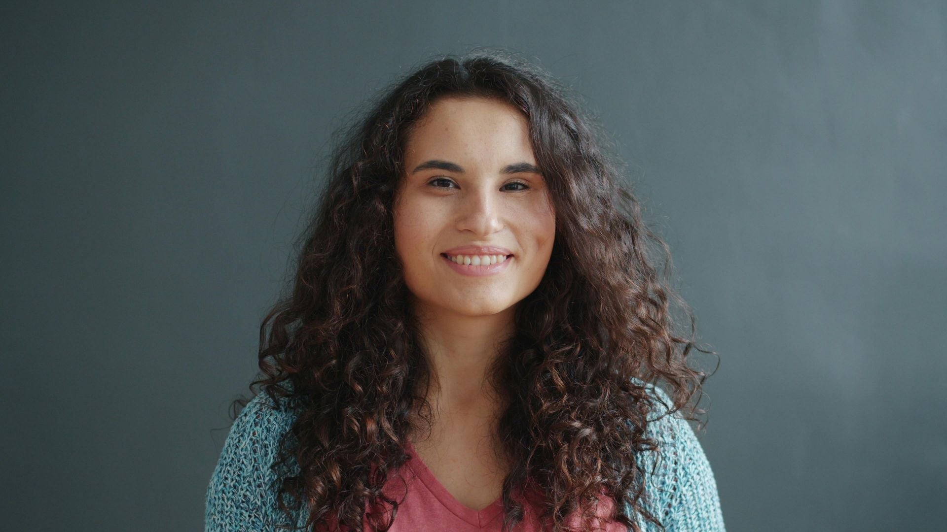 Best Shampoo for Curly Hair That Defines Curls Without Weighing Them Down in Humid Weather